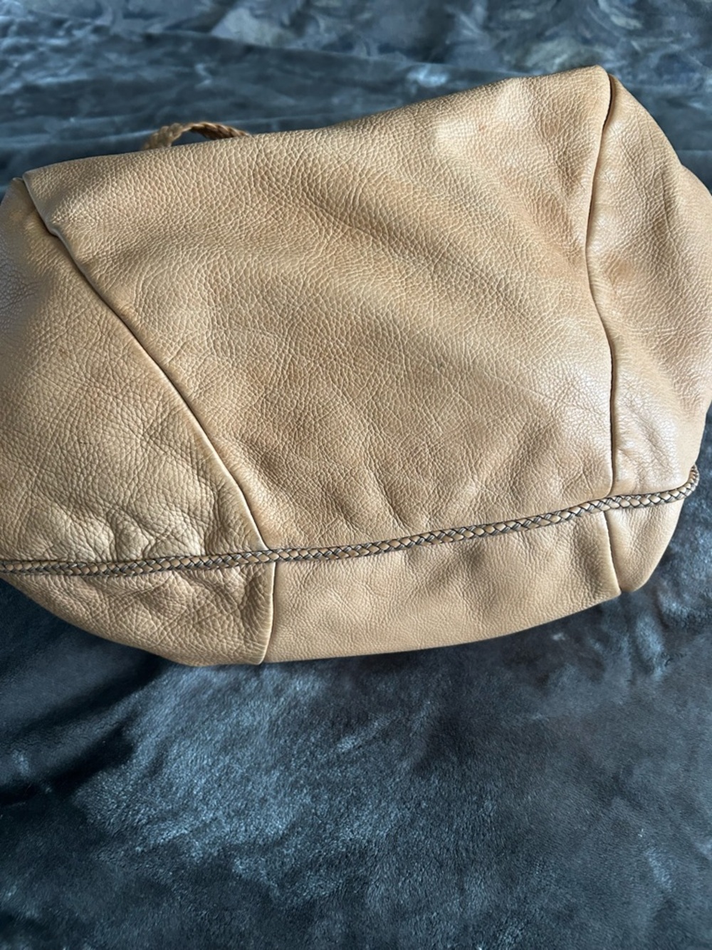 Gucci Camel Leather Tassel Shoulder Bag - Picture 4 of 16